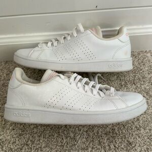 Adidas Women’s 7.5 Sneaker